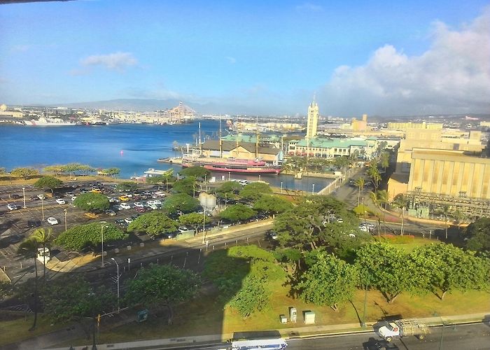 Aloha Tower photo