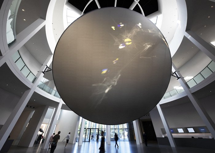 Pinakothek der Moderne Olafur Eliasson: Sonnenenergie 2 | April 15 - September 4, 2022 ... photo