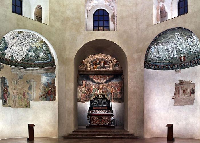 Basilica of San Lorenzo Maggiore The Sant'Aquilino Chapel Returns to its Ancient Splendour ... photo