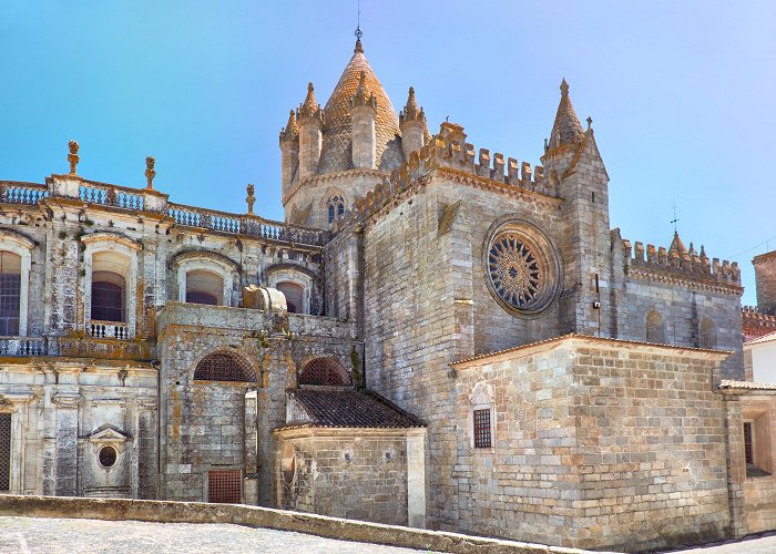 Evora Museum Cathedral of Évora: Photos, Map & Reviews [2024] | Trip.com photo