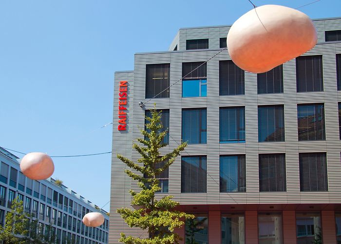 Raiffeisen Switzerland headquarters International investors resume Swiss bank bond buying photo