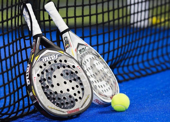 Twiske Tennisclub 't Twee nieuwe padelbanen in Oostzaan | Al het nieuws uit Oostzaan photo