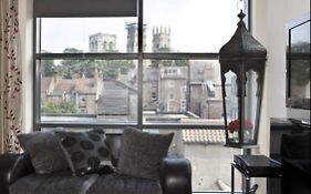 Churchill Two Bedroom Apartments With Free Parking And The Minster View York Exterior photo