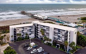 La Quinta By Wyndham Cocoa Beach Oceanfront Hotel Exterior photo