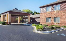 Quality Inn & Suites Holland Exterior photo