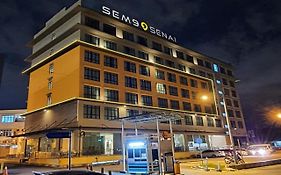 Sem9 Senai Hotel Kulai Exterior photo