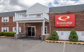 Econo Lodge Inn & Suites Airport Windsor Locks Exterior photo