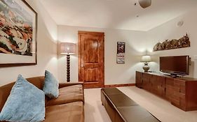 Luxury 4 Bedroom Ski In, Ski Out Mountain Vacation Rental Just Steps From The Snowflake Ski Lift In Breckenridge Exterior photo