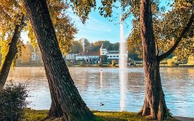 Martin's Château Du Lac Hotel Genval Exterior photo