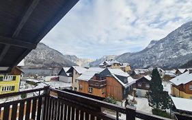 Pension Bergfried Hotel Hallstatt Exterior photo