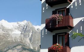 Hotel Berthod Courmayeur Exterior photo