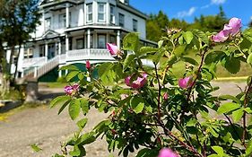 Le Manoir Du Vieux Presbytere Bed & Breakfast Port-Daniel Exterior photo