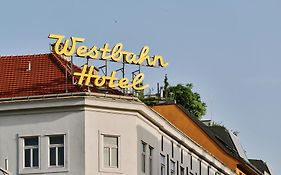 Hotel Westbahn Viena Exterior photo