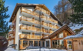 Hotel Jaegerhof Zermatt Exterior photo