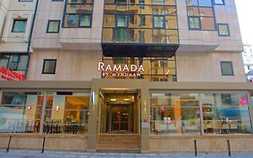 Ramada By Wyndham Istanbul Taksim Hotel Exterior photo