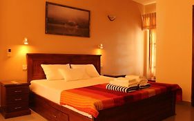 Janishi Residencies Hotel Negombo Room photo