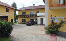 Fruhstuckspension Kibler Bed & Breakfast Sankt Georgen im Attergau Exterior photo