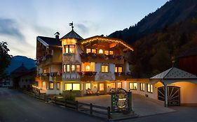 Ferienschloessl Harmonie Hotel Holzgau Exterior photo