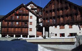 Residence La Piazza Abeti Betulle Cesana Torinese Exterior photo