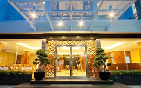 Diamond Hotel Phnom Pen Exterior photo