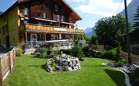 Esthers Guesthouse Gimmelwald Exterior photo