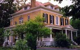 Beall Mansion An Elegant Bed & Breakfast Inn Alton Restaurant photo