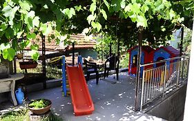 Family Apartment With Garden Sarajevo Exterior photo