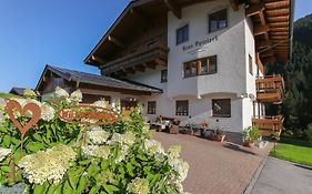 Haus Spieleck Bed & Breakfast Saalbach-Hinterglemm Exterior photo