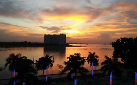 Bougainvillier Hotel Phnom Pen Exterior photo