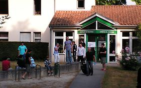 Auberge De Jeunesse De Saintes Hostel Exterior photo