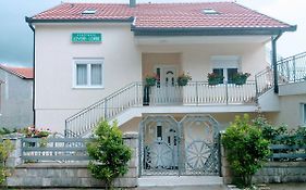 Apartments Lovori-Lorbe Trebinje Exterior photo