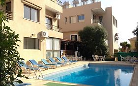 Panklitos Tourist Apartments Paphos Exterior photo