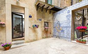 Palazzo Taranto Luxury Rooms Caltagirone Exterior photo