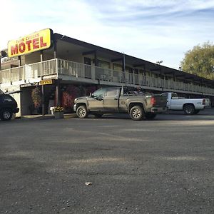 Twin Creeks Motel Lumby Exterior photo