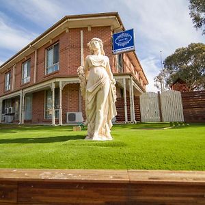 Hamilton'S Queanbeyan Motel Exterior photo