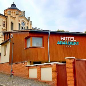 Hotel Adalbert Szent Gyoergy Haz Strigoniu Exterior photo