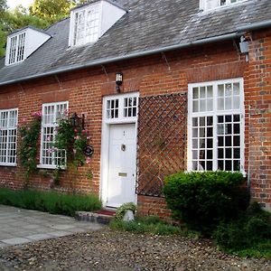 The Courtyard Bed & Breakfast Newmarket  Exterior photo