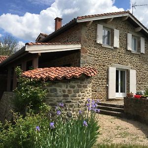 Pierre De Lune Bed & Breakfast Larajasse Exterior photo