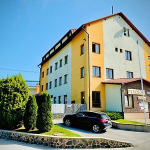 Penzion Domes Hotel Čadca Exterior photo