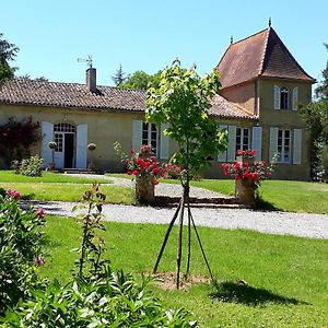 Au Château Juillac Bed & Breakfast Juillac  Exterior photo