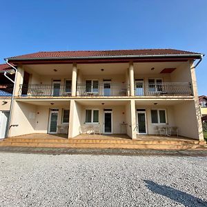 Apartmanovy Dom Flora Hotel Veľký Meder Exterior photo