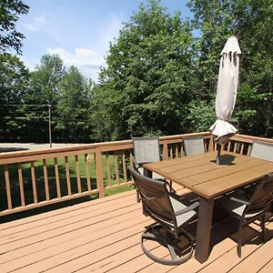 Quaint Stowe Cabin Villa Exterior photo