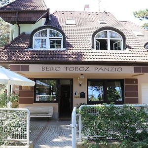 Berg Toboz Panzio Hotel Beci Exterior photo