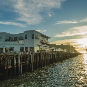 Bowline Hotel Astoria Exterior photo