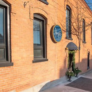 The Juniper Inn Sainte-Catherine Exterior photo