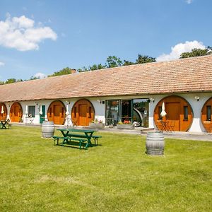 Winzerhof Kuessler - Weinviertel Hotel Stillfried Exterior photo