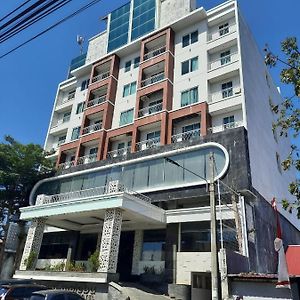 Grand Malebu Makassar Hotel Exterior photo