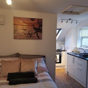 Unique Studio III With Free Wifi Apartment Maidstone Exterior photo