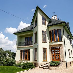 Sweet Home Hostel Cernăuți Exterior photo