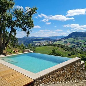 Maison Charmante A Saint Georges De Luzencon Avec Jacuzzi Villa Exterior photo